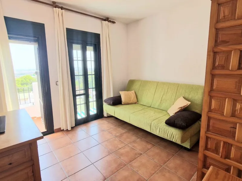 Partially renovated townhouse in Mijas with panoramic views. Spread over 3 floors, it features 3 bedrooms, terraces on every level, a solarium, modern kitchen, and BBQ terrace. Community pool & gardens included. Peaceful location just 5 minutes from town!