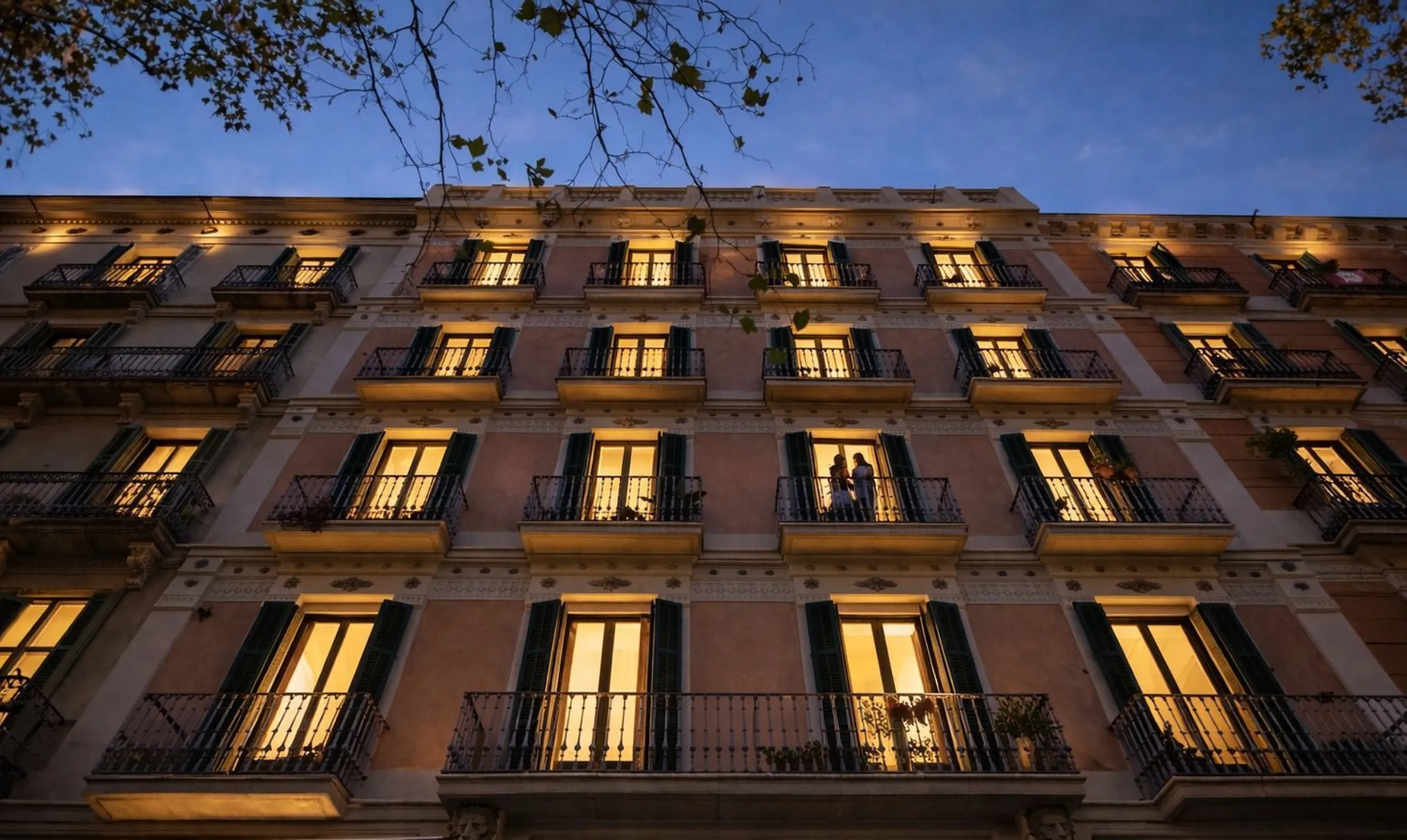 Renovierte Wohnung mit Galerie und hohen Decken nahe dem Triumphbogen, Barcelona