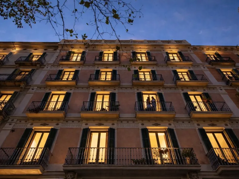 Renovierte Wohnung mit Galerie und hohen Decken nahe dem Triumphbogen, Barcelona