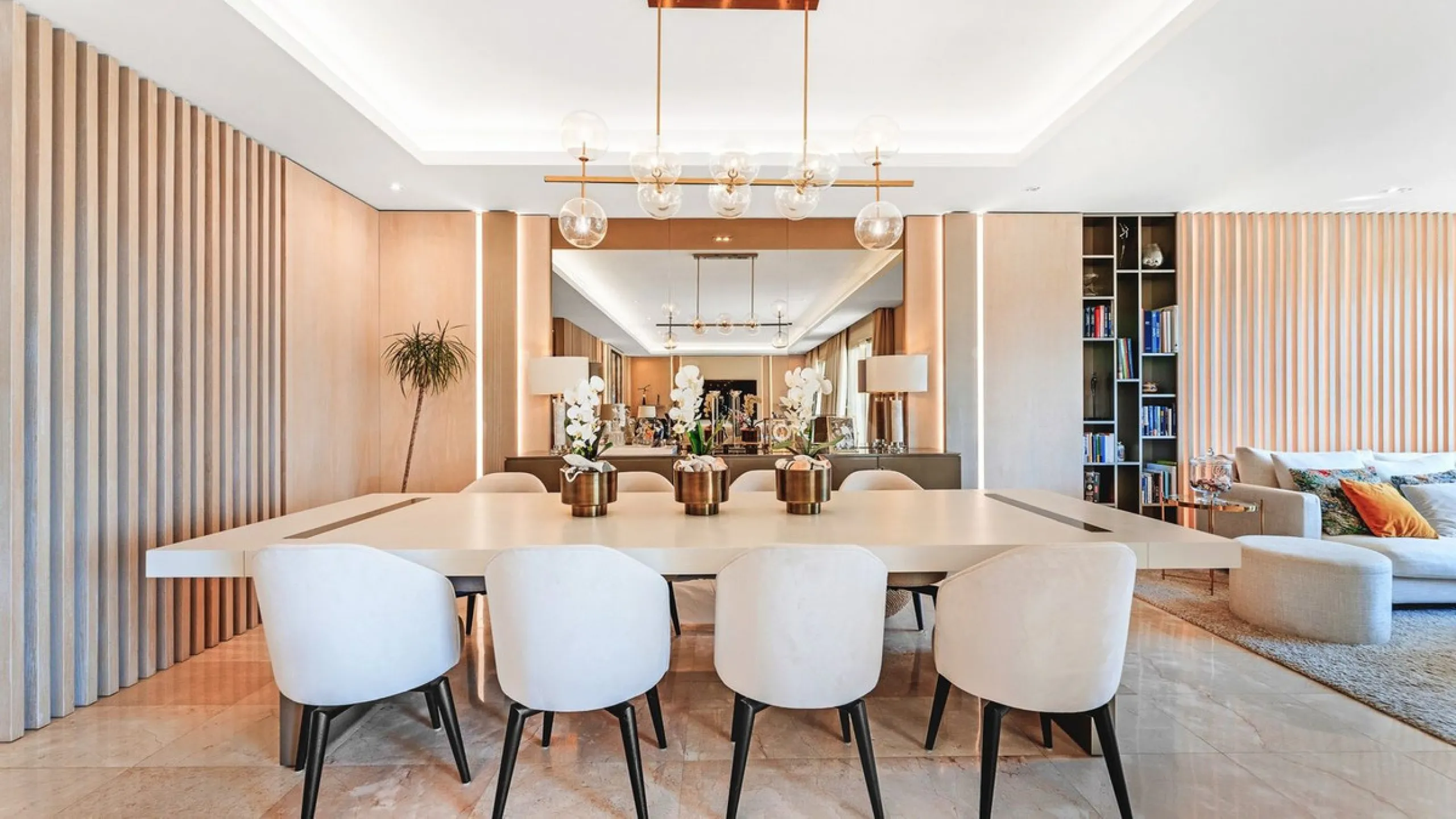 Apartment - Middle Floor Apartment в продаже в Marbella, Málaga. В доме 4 спален и 5 ванных комнат. Площадь дома 400 м²