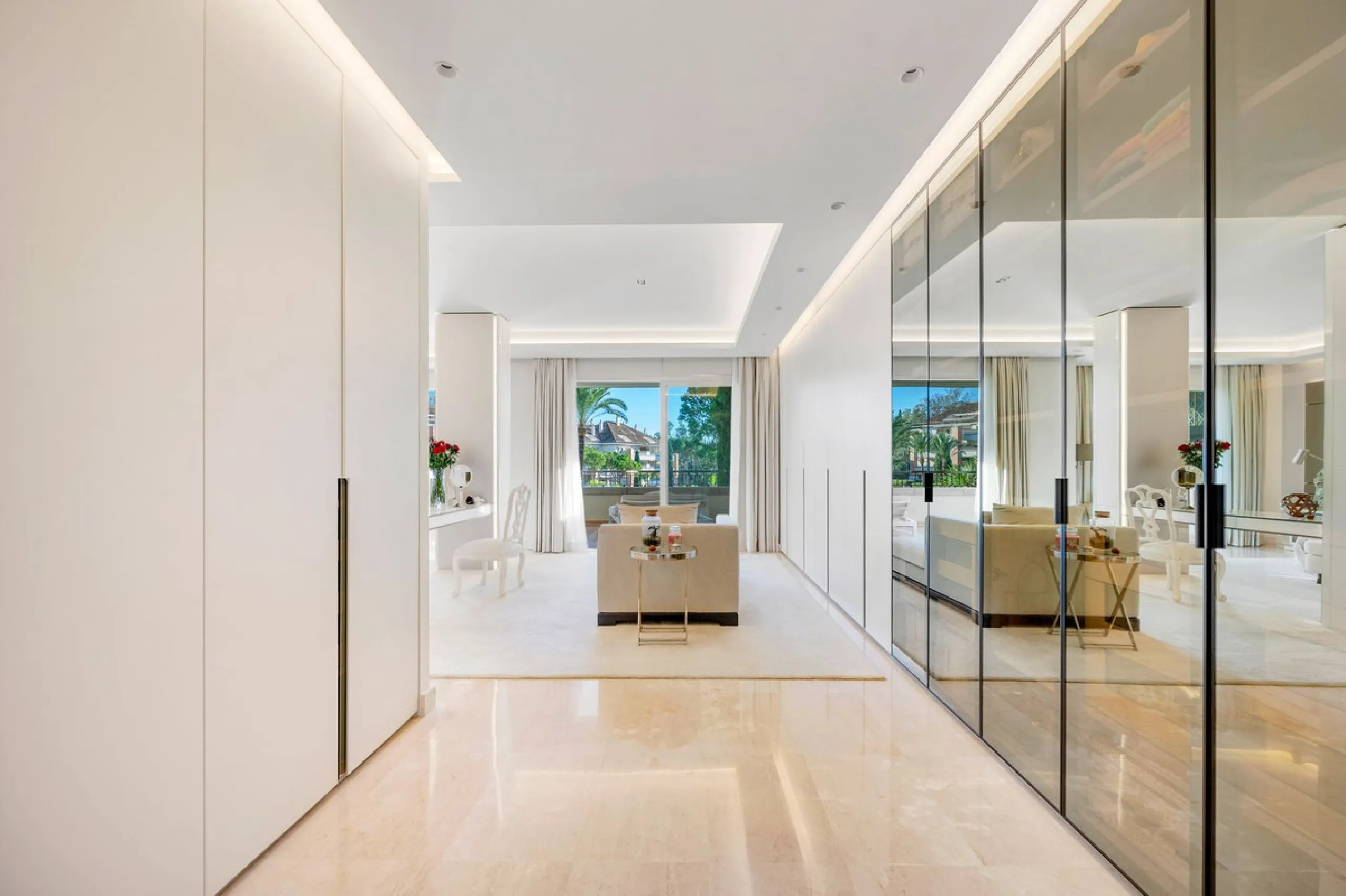 Apartment - Middle Floor Apartment в продаже в Marbella, Málaga. В доме 4 спален и 5 ванных комнат. Площадь дома 400 м²