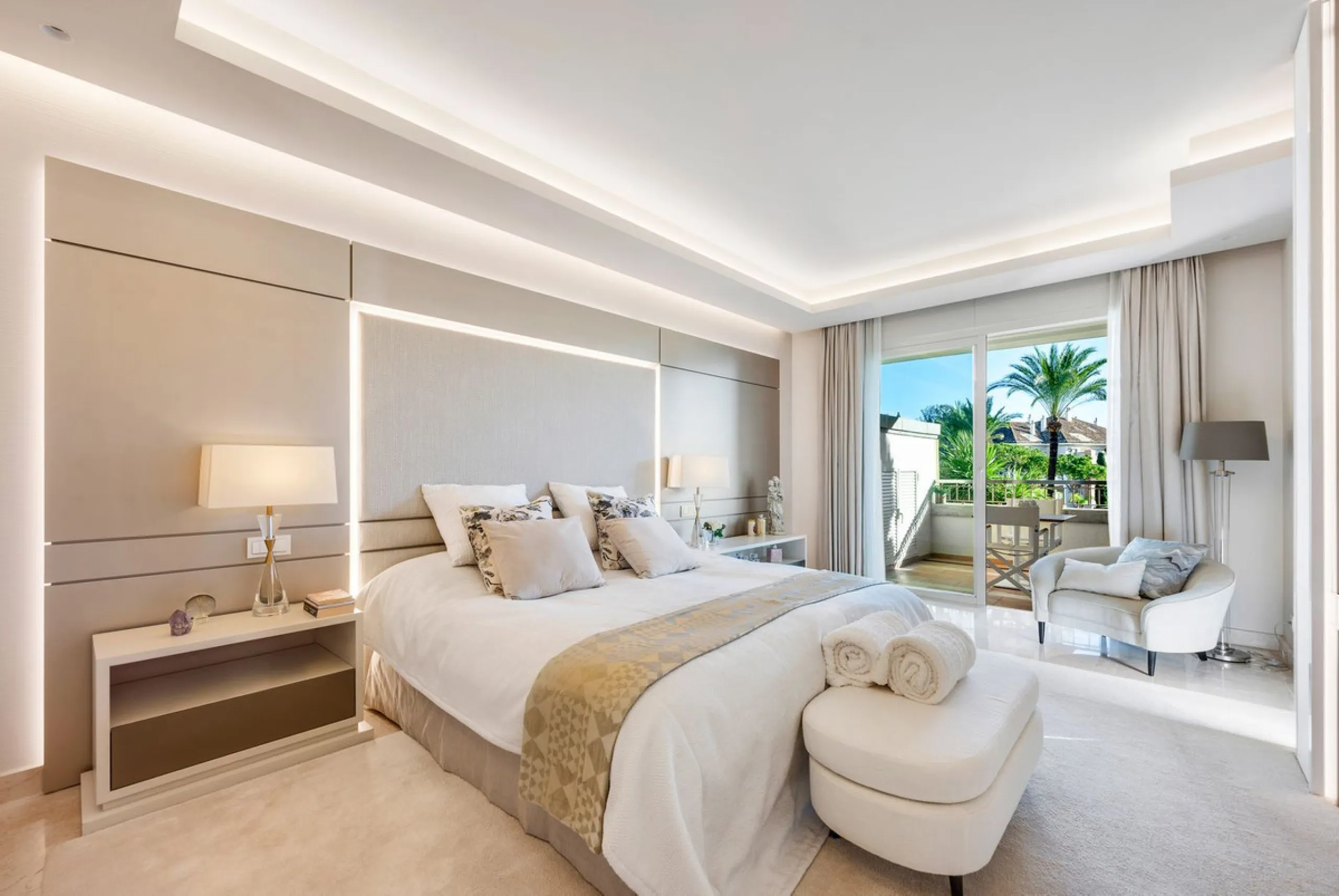 Apartment - Middle Floor Apartment в продаже в Marbella, Málaga. В доме 4 спален и 5 ванных комнат. Площадь дома 400 м²