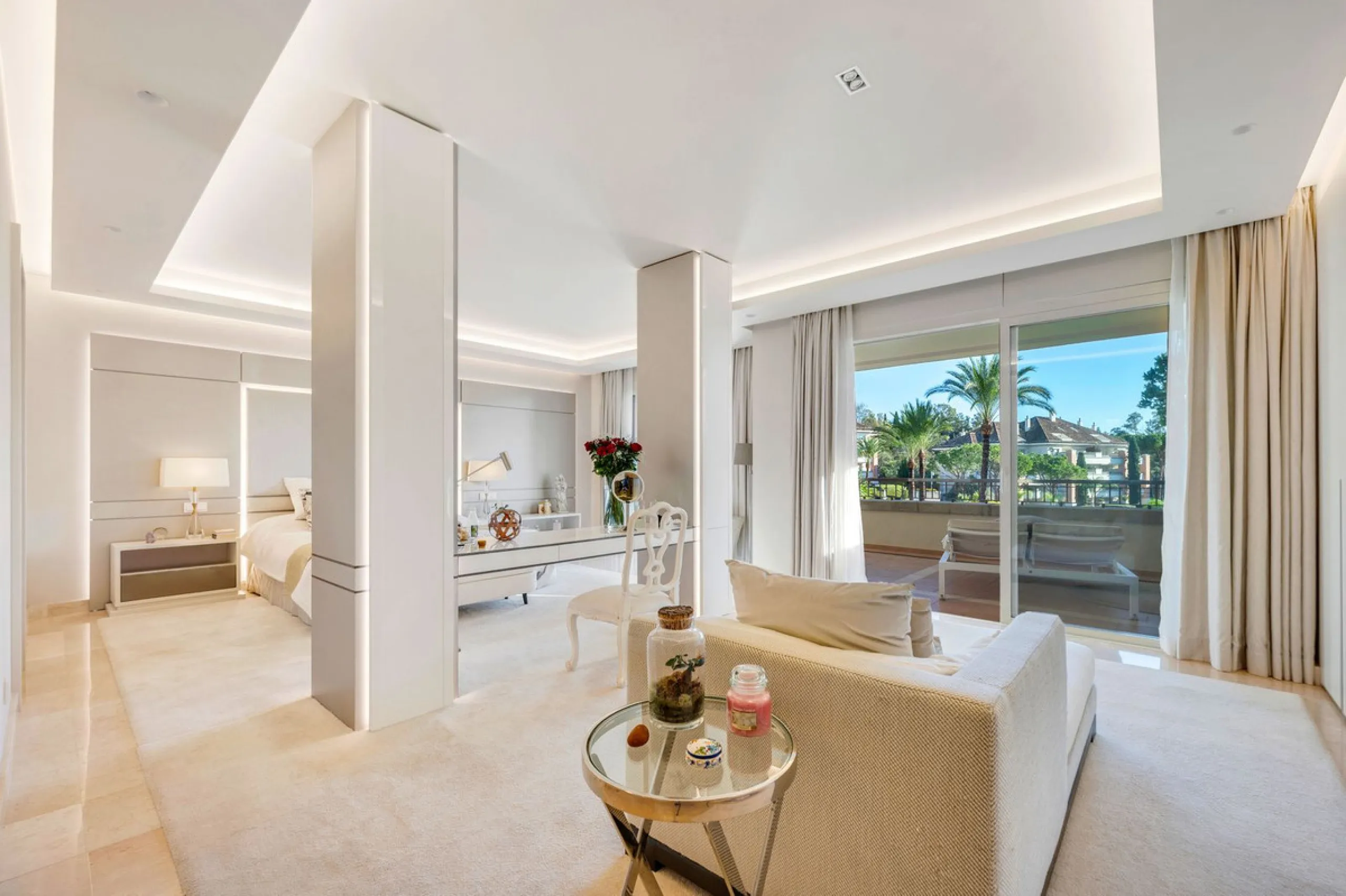 Apartment - Middle Floor Apartment в продаже в Marbella, Málaga. В доме 4 спален и 5 ванных комнат. Площадь дома 400 м²