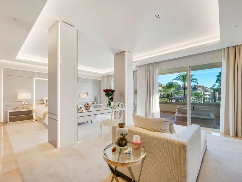 Apartment - Middle Floor Apartment в продаже в Marbella, Málaga. В доме 4 спален и 5 ванных комнат. Площадь дома 400 м²