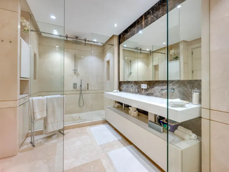 Apartment - Middle Floor Apartment в продаже в Marbella, Málaga. В доме 4 спален и 5 ванных комнат. Площадь дома 400 м²