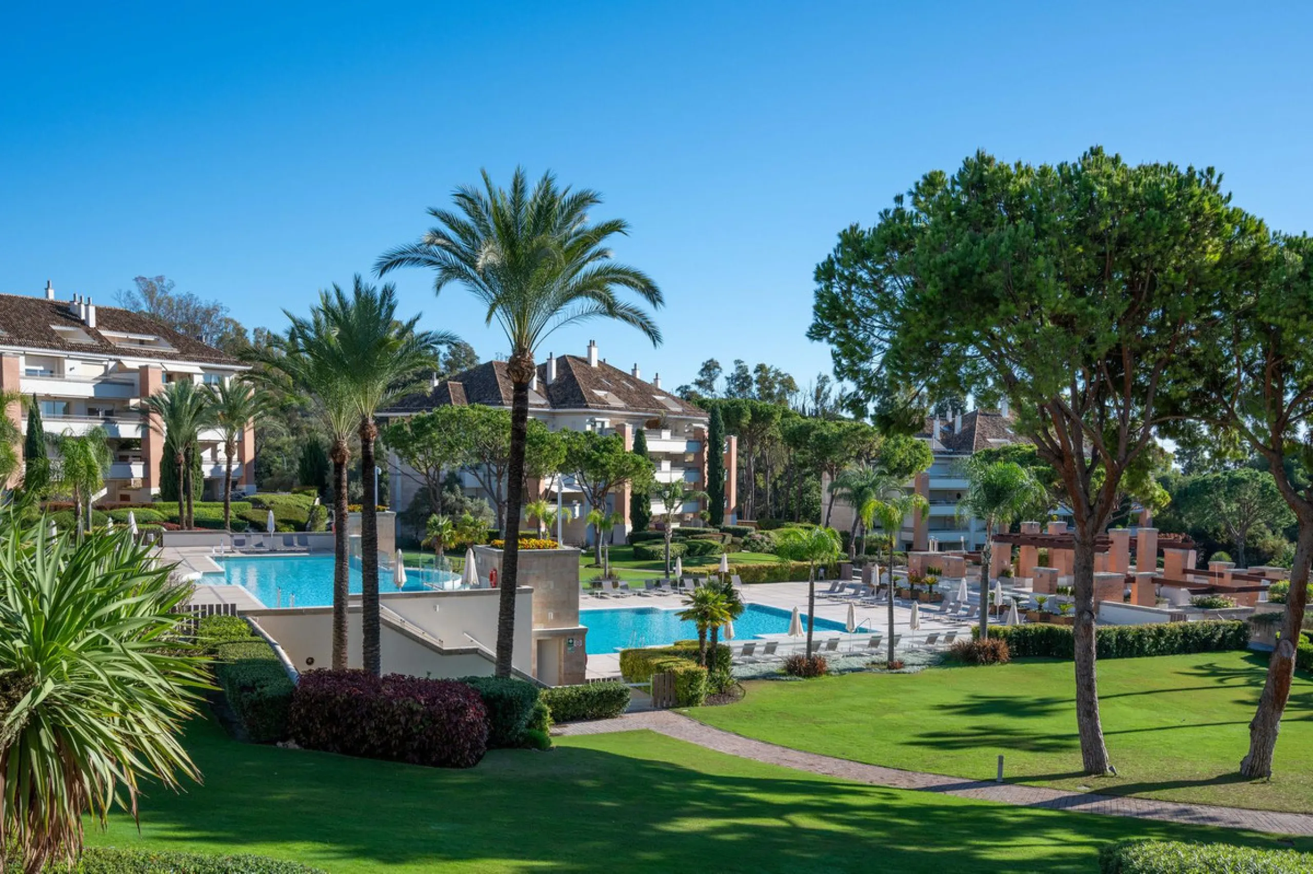 Apartment - Middle Floor Apartment в продаже в Marbella, Málaga. В доме 4 спален и 5 ванных комнат. Площадь дома 400 м²
