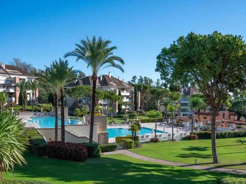 Apartment - Middle Floor Apartment в продаже в Marbella, Málaga. В доме 4 спален и 5 ванных комнат. Площадь дома 400 м²