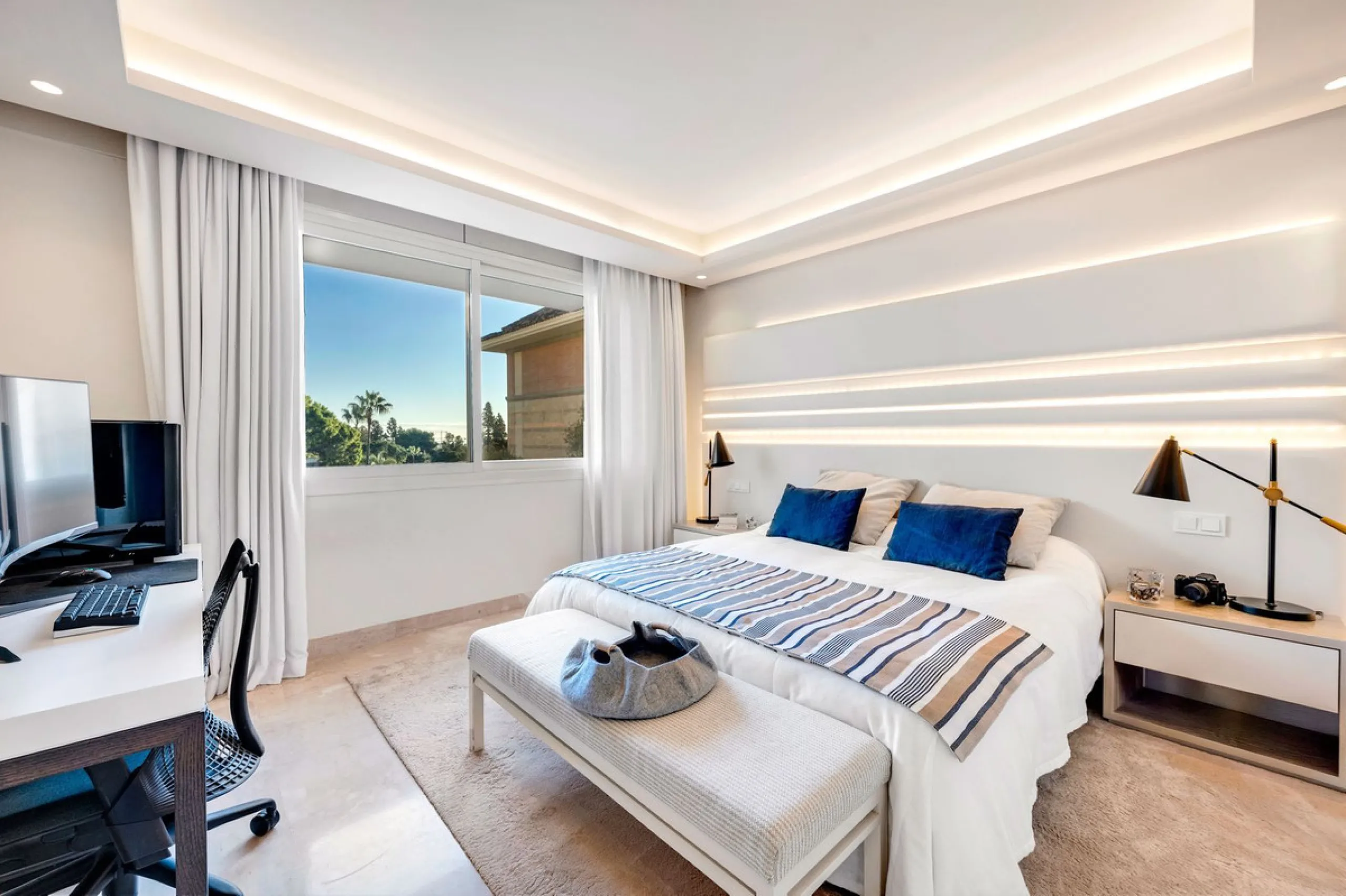 Apartment - Middle Floor Apartment в продаже в Marbella, Málaga. В доме 4 спален и 5 ванных комнат. Площадь дома 400 м²