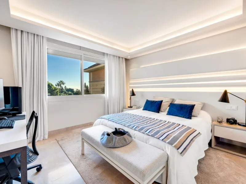Apartment - Middle Floor Apartment в продаже в Marbella, Málaga. В доме 4 спален и 5 ванных комнат. Площадь дома 400 м²