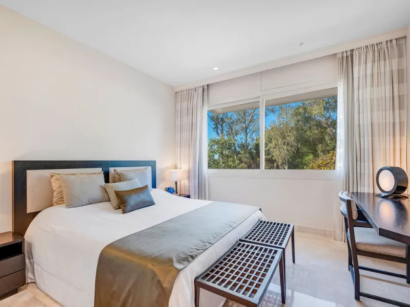 Apartment - Middle Floor Apartment в продаже в Marbella, Málaga. В доме 4 спален и 5 ванных комнат. Площадь дома 400 м²