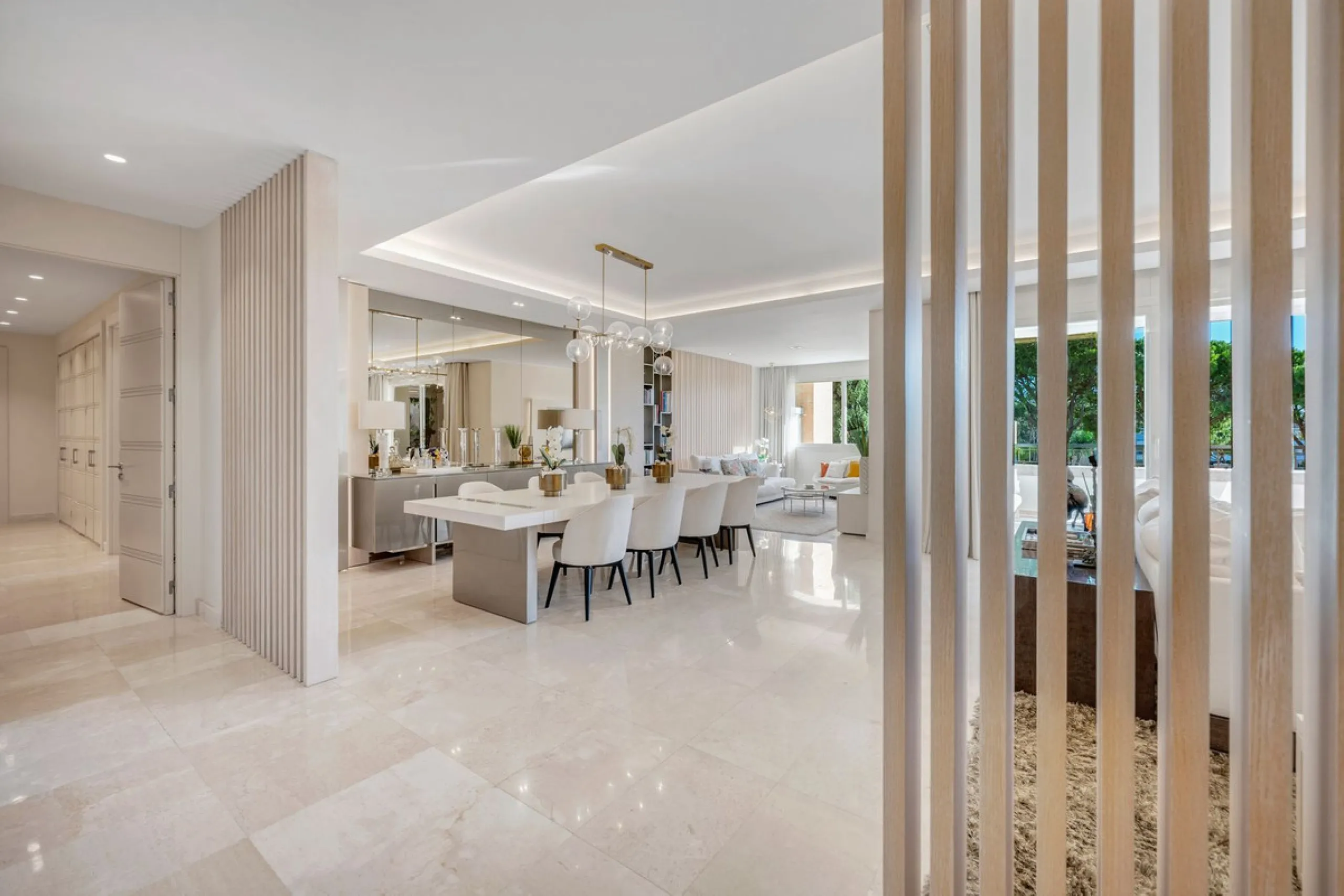 Apartment - Middle Floor Apartment в продаже в Marbella, Málaga. В доме 4 спален и 5 ванных комнат. Площадь дома 400 м²