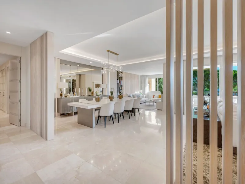 Apartment - Middle Floor Apartment в продаже в Marbella, Málaga. В доме 4 спален и 5 ванных комнат. Площадь дома 400 м²