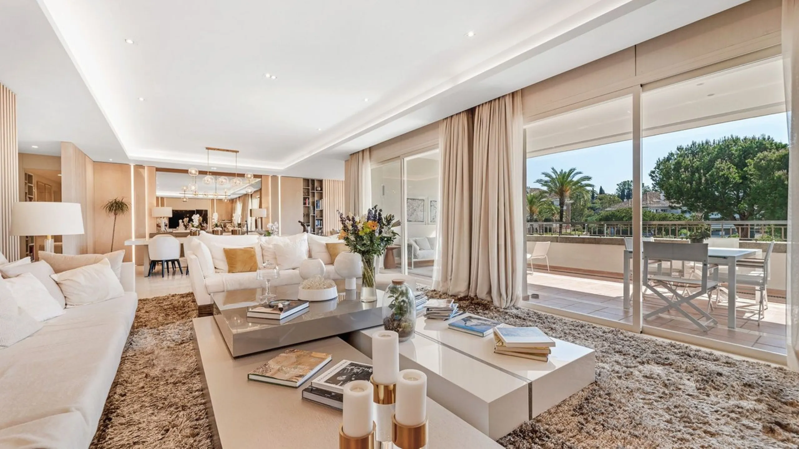 Apartment - Middle Floor Apartment в продаже в Marbella, Málaga. В доме 4 спален и 5 ванных комнат. Площадь дома 400 м²