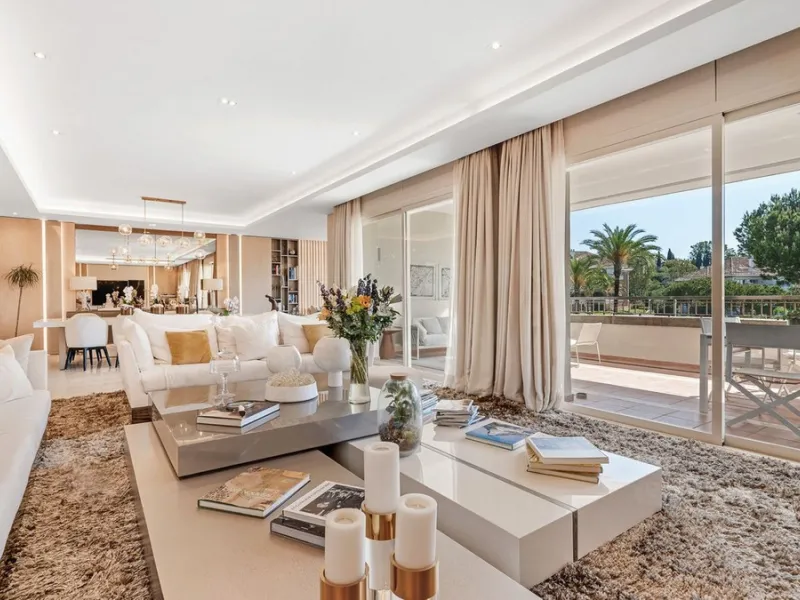 Apartment - Middle Floor Apartment в продаже в Marbella, Málaga. В доме 4 спален и 5 ванных комнат. Площадь дома 400 м²