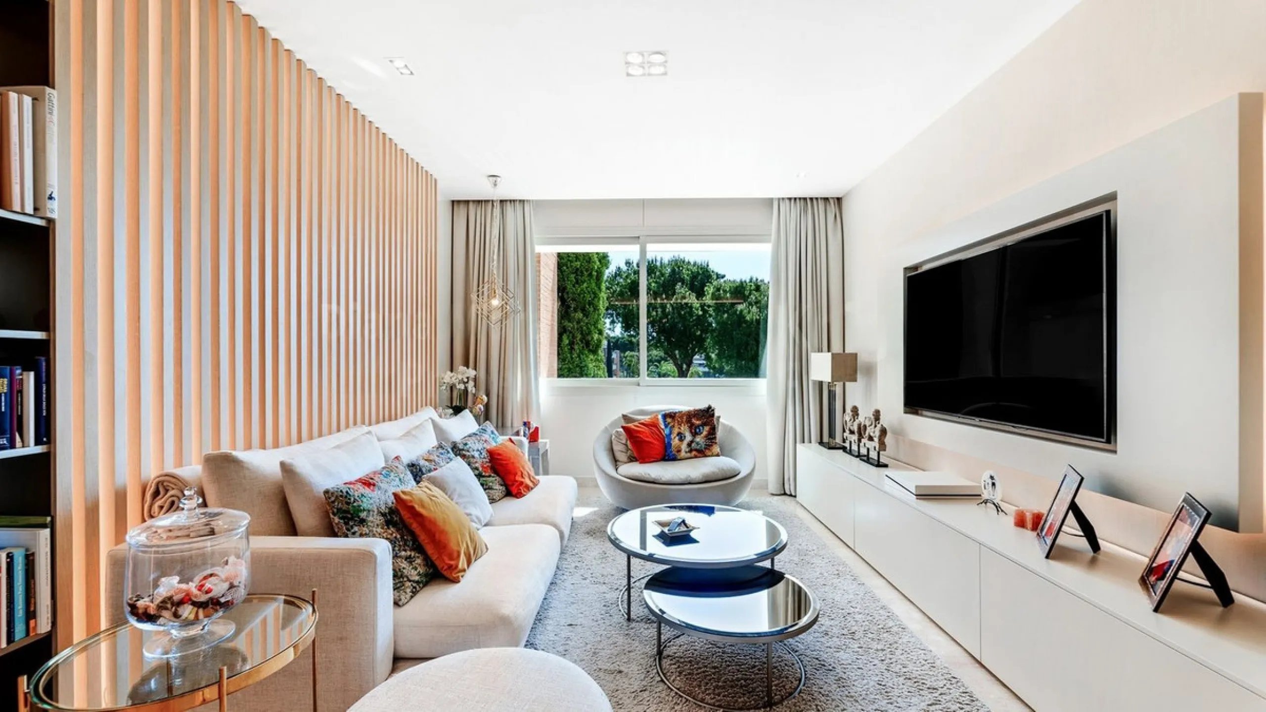 Apartment - Middle Floor Apartment в продаже в Marbella, Málaga. В доме 4 спален и 5 ванных комнат. Площадь дома 400 м²