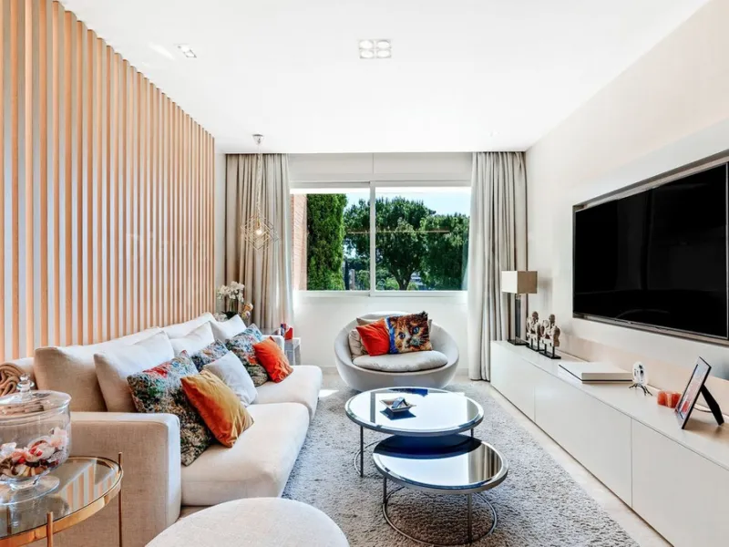 Apartment - Middle Floor Apartment в продаже в Marbella, Málaga. В доме 4 спален и 5 ванных комнат. Площадь дома 400 м²