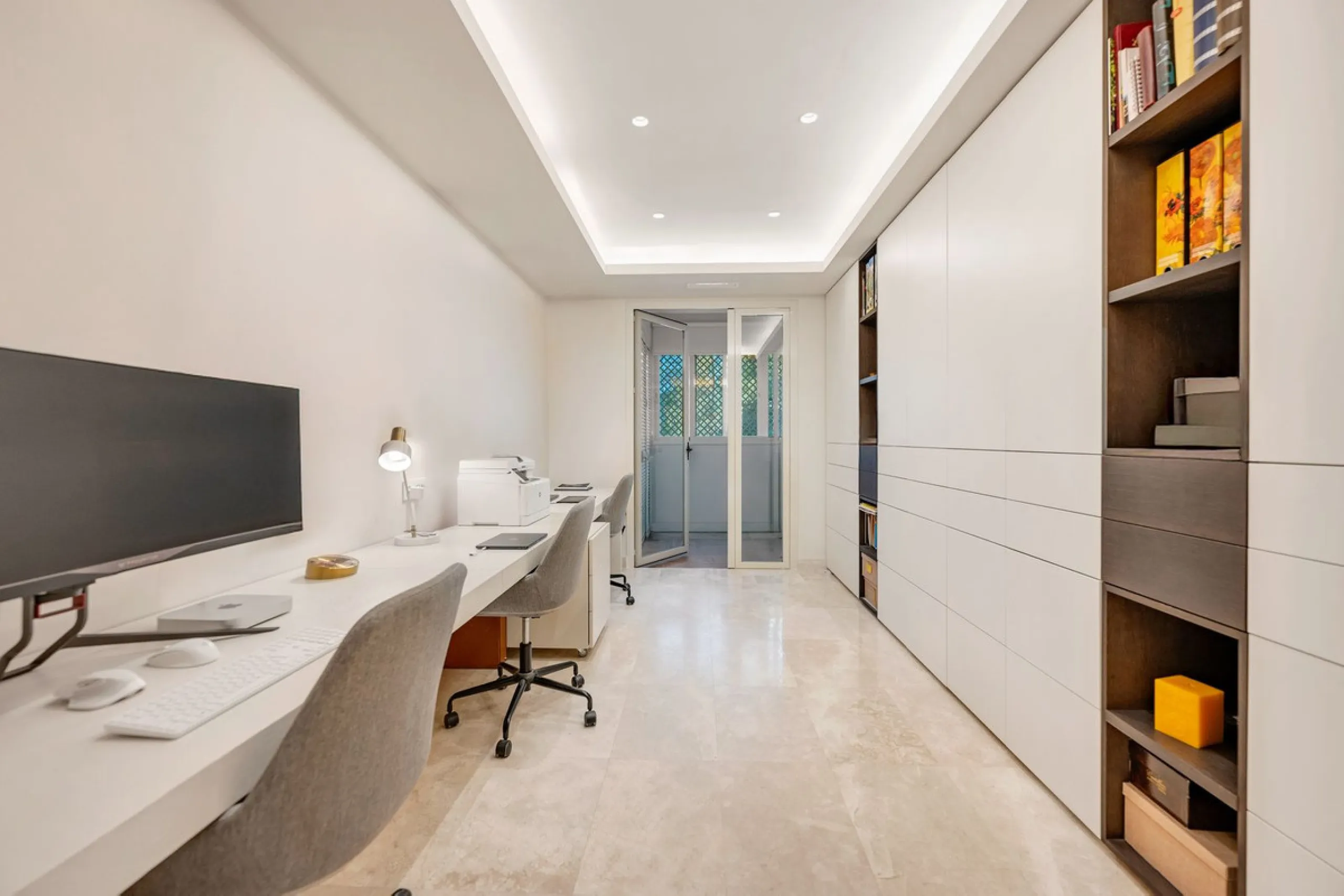 Apartment - Middle Floor Apartment в продаже в Marbella, Málaga. В доме 4 спален и 5 ванных комнат. Площадь дома 400 м²