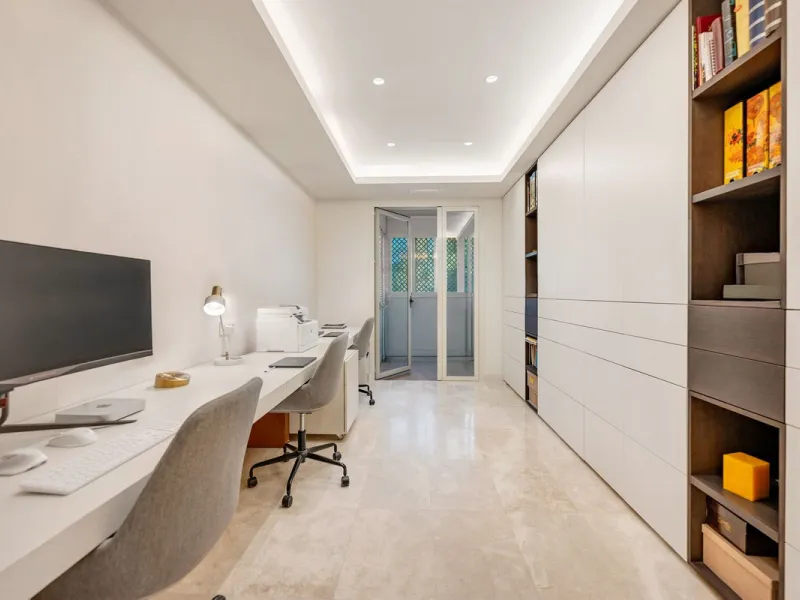 Apartment - Middle Floor Apartment в продаже в Marbella, Málaga. В доме 4 спален и 5 ванных комнат. Площадь дома 400 м²