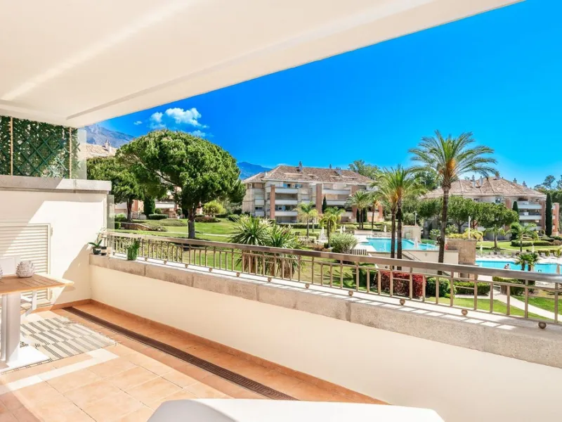Apartment - Middle Floor Apartment в продаже в Marbella, Málaga. В доме 4 спален и 5 ванных комнат. Площадь дома 400 м²