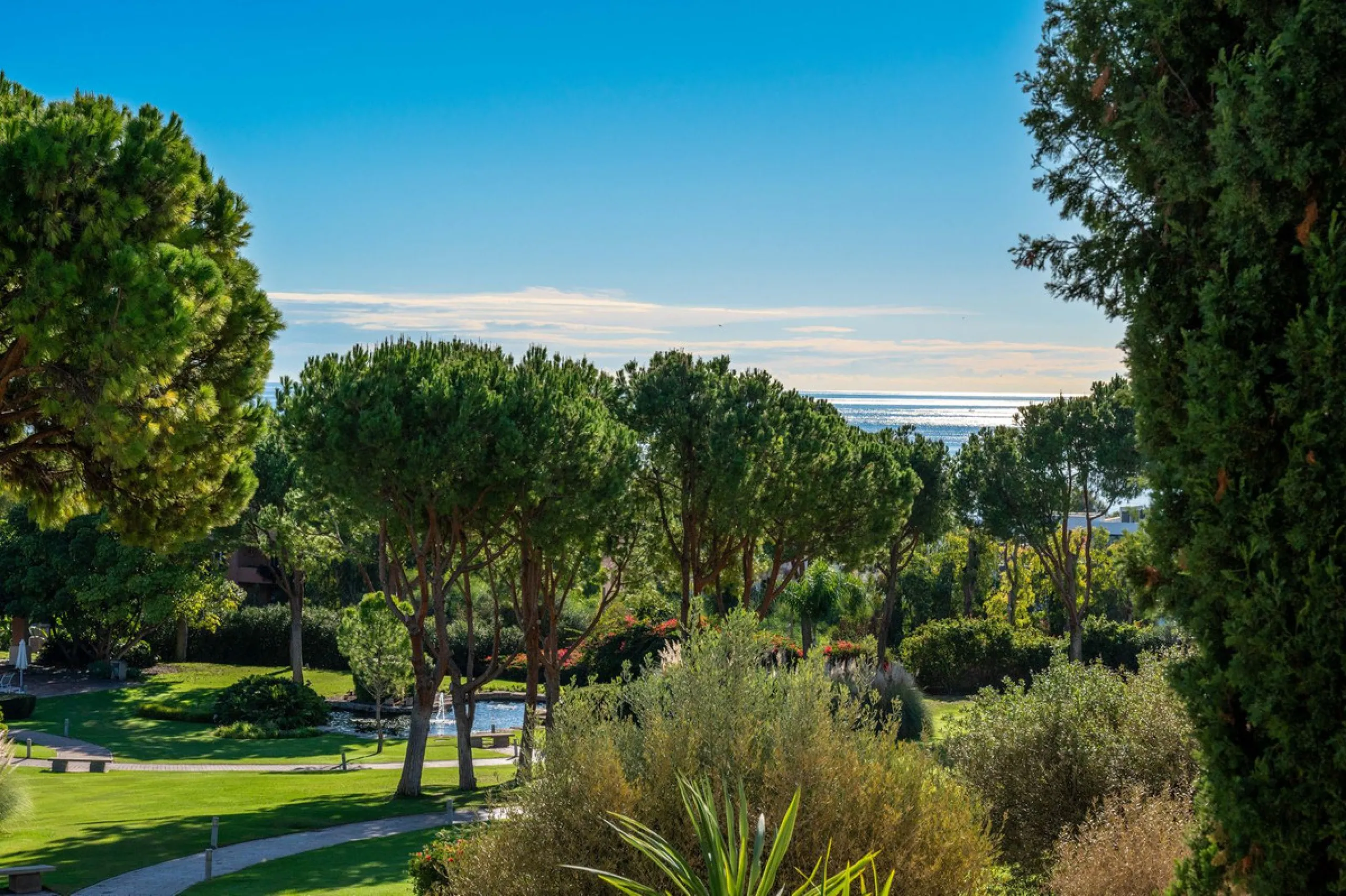 Apartment - Middle Floor Apartment в продаже в Marbella, Málaga. В доме 4 спален и 5 ванных комнат. Площадь дома 400 м²