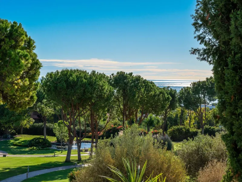 Apartment - Middle Floor Apartment в продаже в Marbella, Málaga. В доме 4 спален и 5 ванных комнат. Площадь дома 400 м²