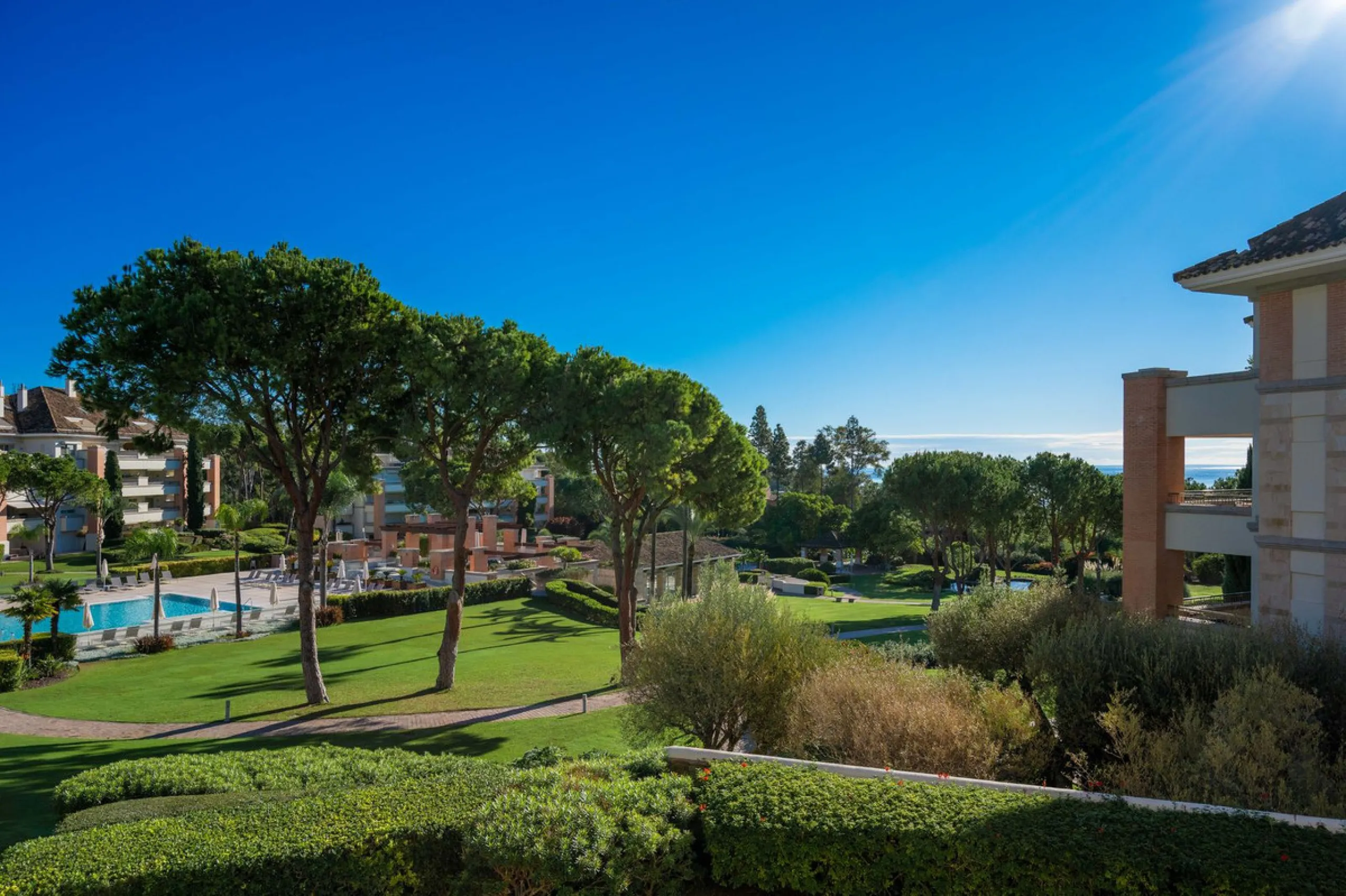 Apartment - Middle Floor Apartment в продаже в Marbella, Málaga. В доме 4 спален и 5 ванных комнат. Площадь дома 400 м²