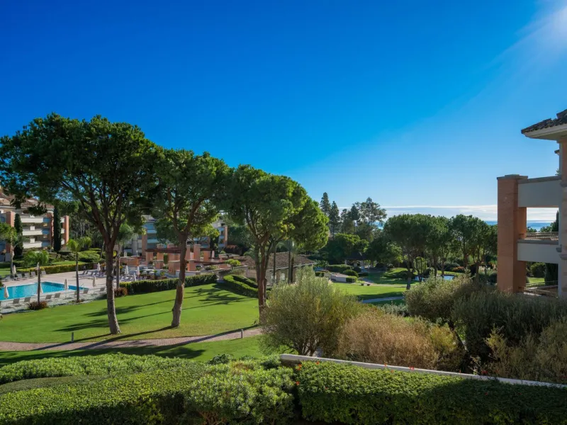 Apartment - Middle Floor Apartment в продаже в Marbella, Málaga. В доме 4 спален и 5 ванных комнат. Площадь дома 400 м²