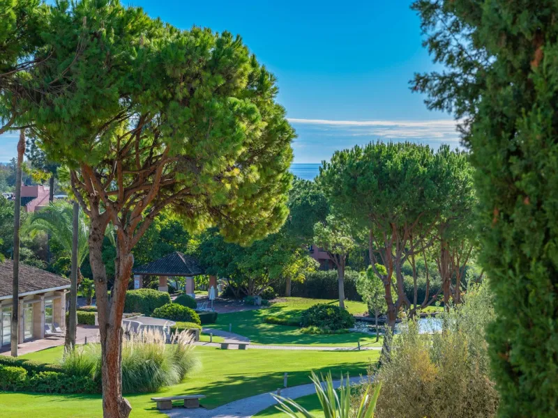 Apartment - Middle Floor Apartment в продаже в Marbella, Málaga. В доме 4 спален и 5 ванных комнат. Площадь дома 400 м²