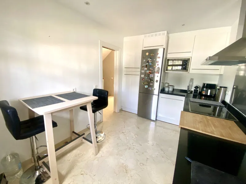 This charming three-storey semi-detached villa combines comfort, spaciousness and a functional layout, ideal for enjoying with the family.