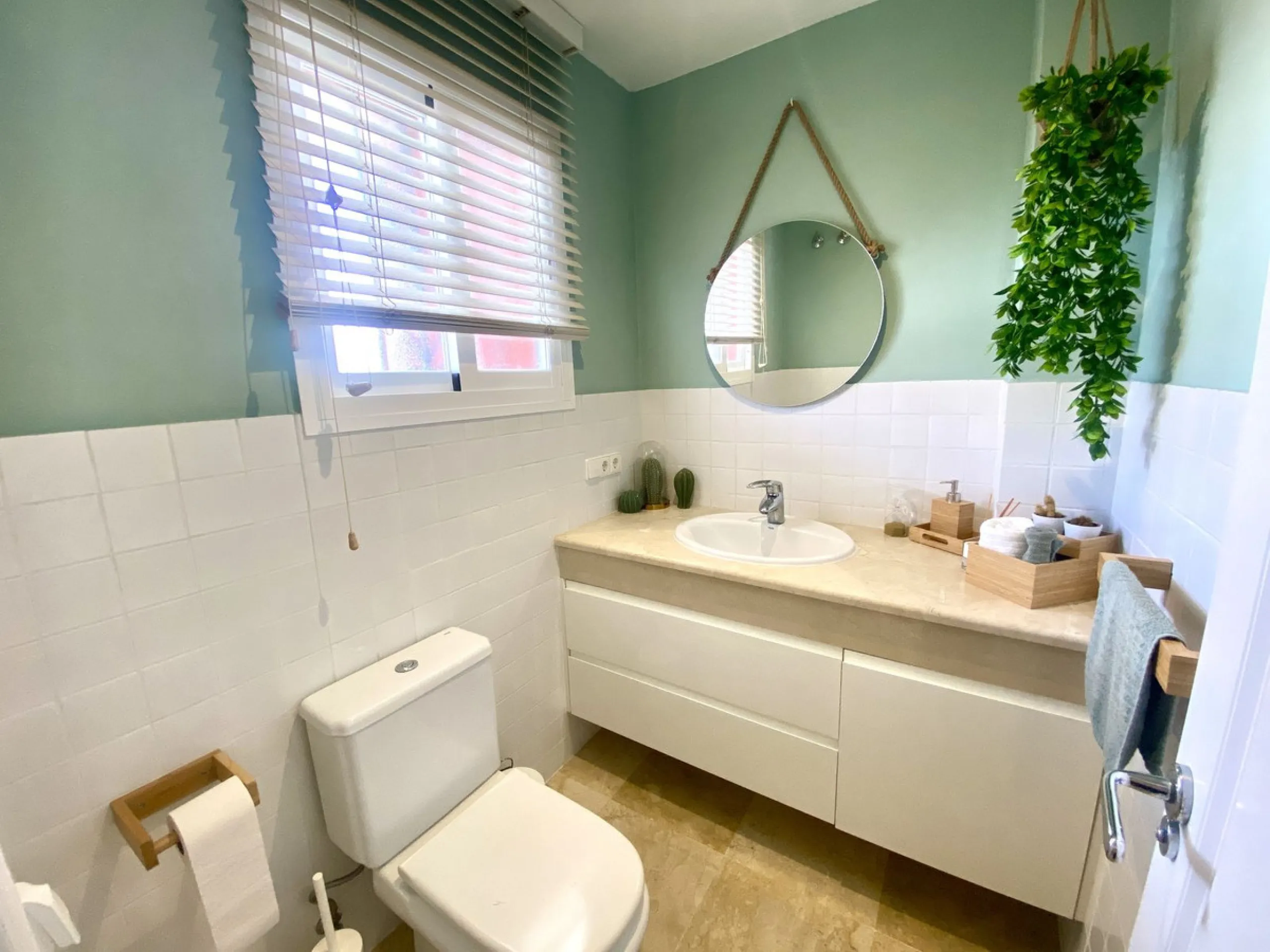 This charming three-storey semi-detached villa combines comfort, spaciousness and a functional layout, ideal for enjoying with the family.