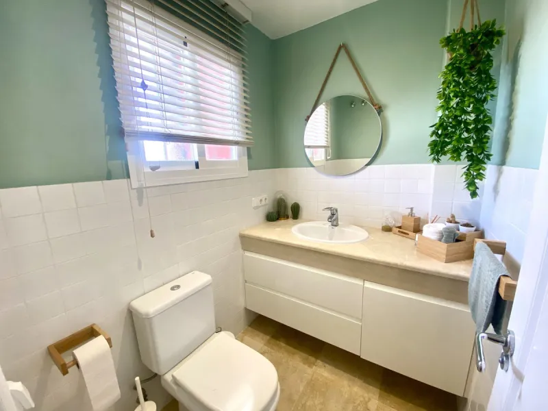 This charming three-storey semi-detached villa combines comfort, spaciousness and a functional layout, ideal for enjoying with the family.