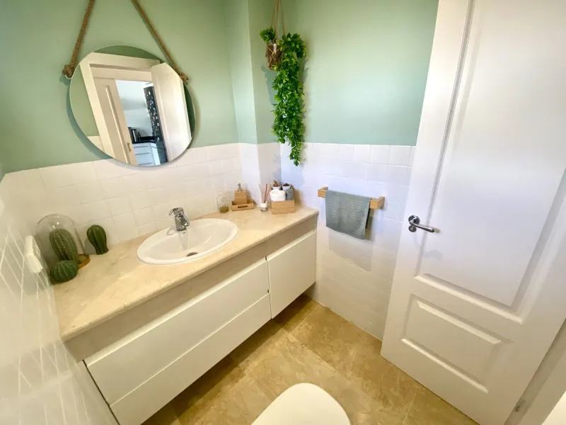 This charming three-storey semi-detached villa combines comfort, spaciousness and a functional layout, ideal for enjoying with the family.