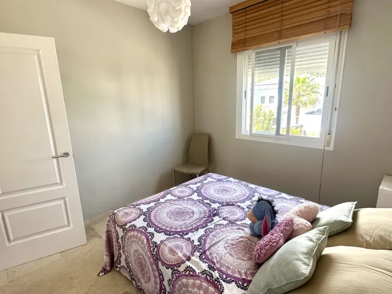 This charming three-storey semi-detached villa combines comfort, spaciousness and a functional layout, ideal for enjoying with the family.