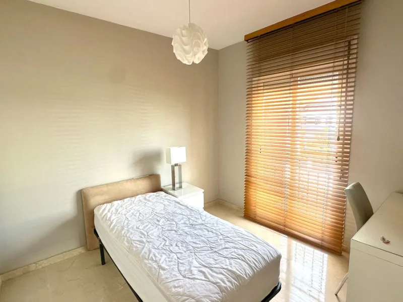 This charming three-storey semi-detached villa combines comfort, spaciousness and a functional layout, ideal for enjoying with the family.