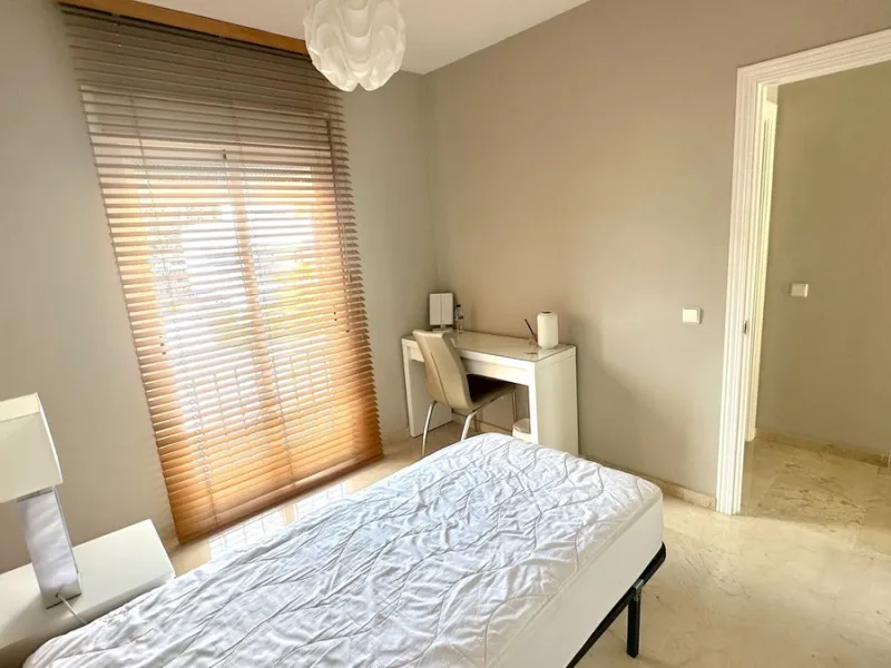 This charming three-storey semi-detached villa combines comfort, spaciousness and a functional layout, ideal for enjoying with the family.