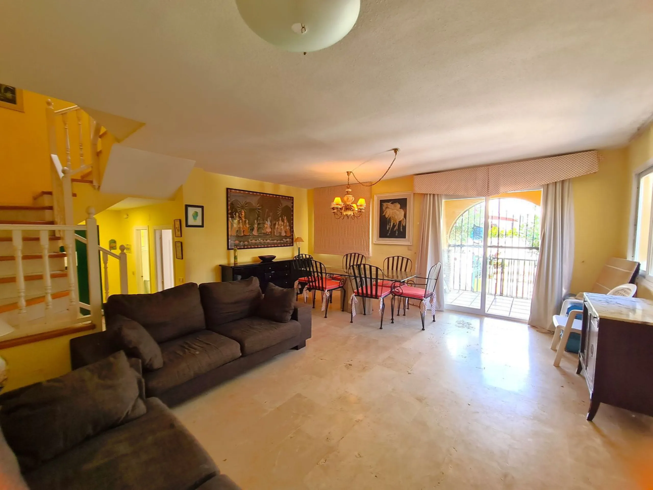 MAGNIFICENT 3-BEDROOM SEMI-DETACHED HOUSE WITH LARGE GARDEN 30 METERS FROM THE BEACH