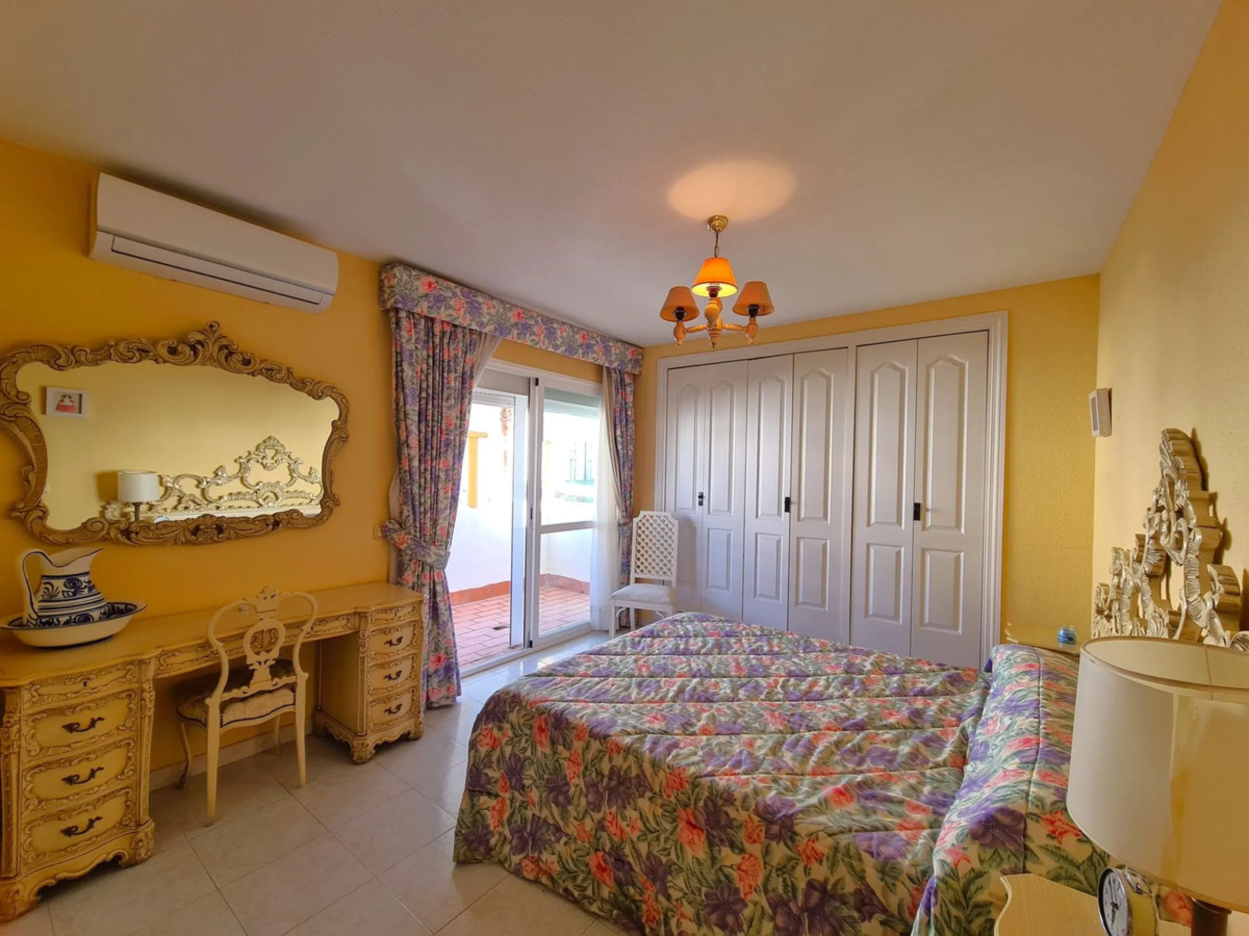 MAGNIFICENT 3-BEDROOM SEMI-DETACHED HOUSE WITH LARGE GARDEN 30 METERS FROM THE BEACH