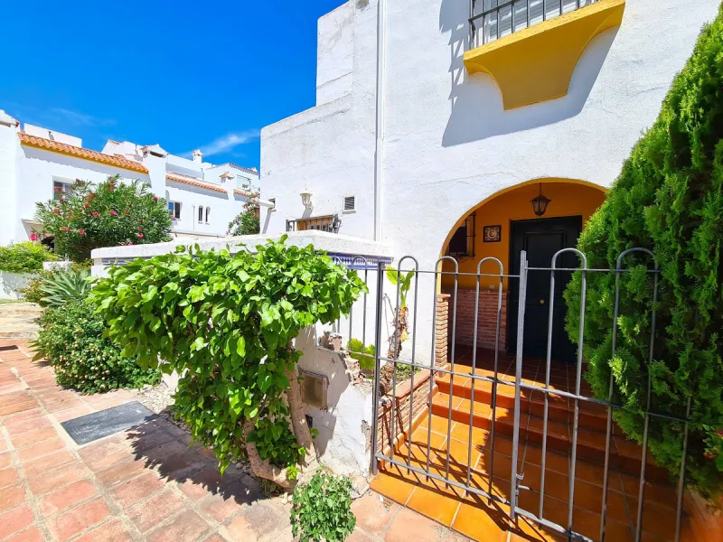 MAGNIFICENT 3-BEDROOM SEMI-DETACHED HOUSE WITH LARGE GARDEN 30 METERS FROM THE BEACH