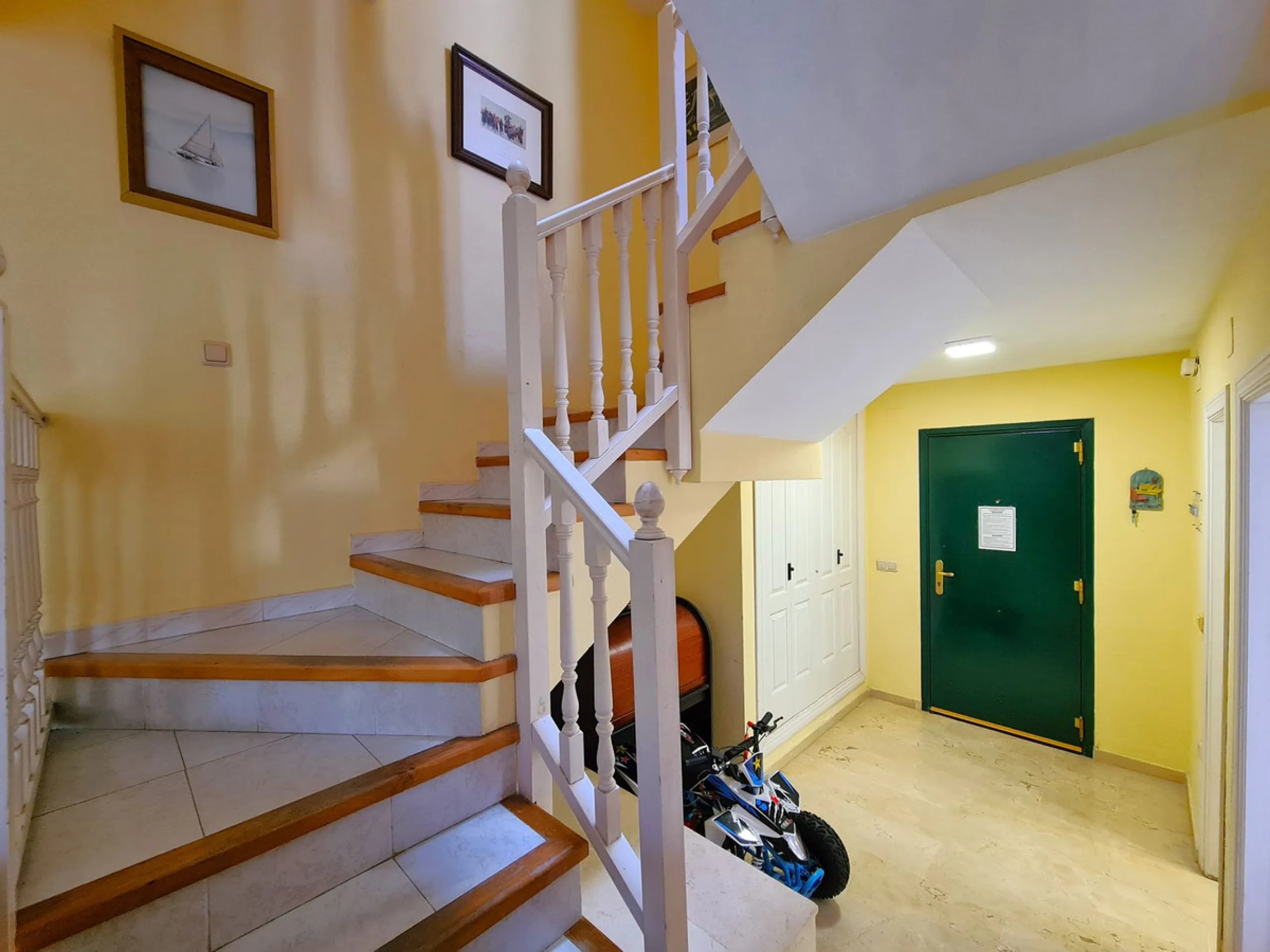 MAGNIFICENT 3-BEDROOM SEMI-DETACHED HOUSE WITH LARGE GARDEN 30 METERS FROM THE BEACH
