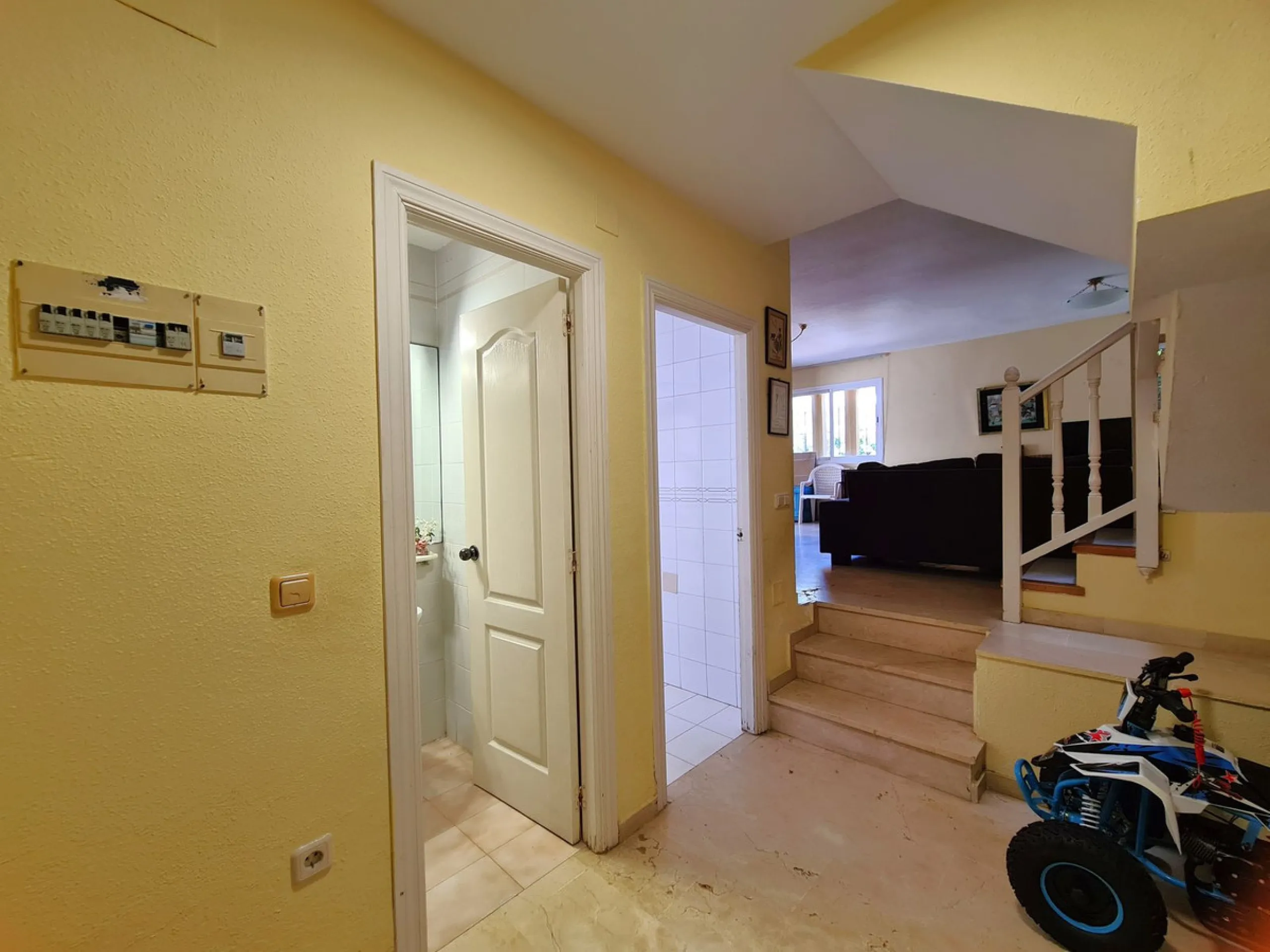 MAGNIFICENT 3-BEDROOM SEMI-DETACHED HOUSE WITH LARGE GARDEN 30 METERS FROM THE BEACH