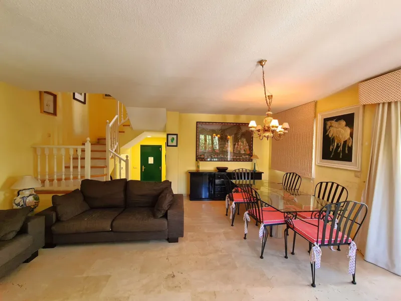 MAGNIFICENT 3-BEDROOM SEMI-DETACHED HOUSE WITH LARGE GARDEN 30 METERS FROM THE BEACH