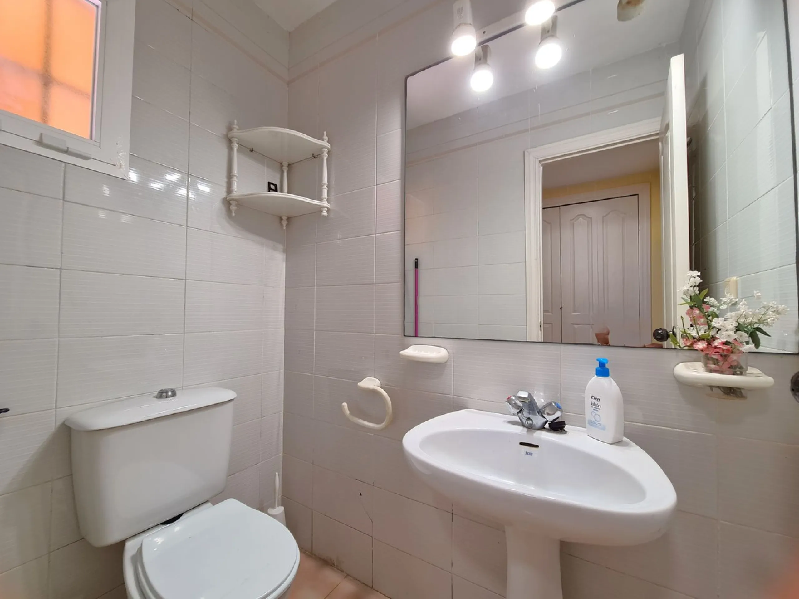 MAGNIFICENT 3-BEDROOM SEMI-DETACHED HOUSE WITH LARGE GARDEN 30 METERS FROM THE BEACH