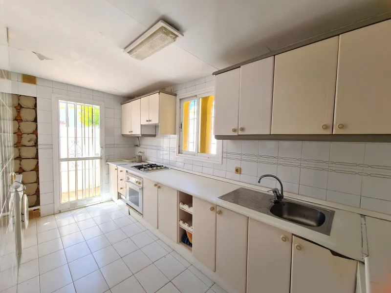MAGNIFICENT 3-BEDROOM SEMI-DETACHED HOUSE WITH LARGE GARDEN 30 METERS FROM THE BEACH