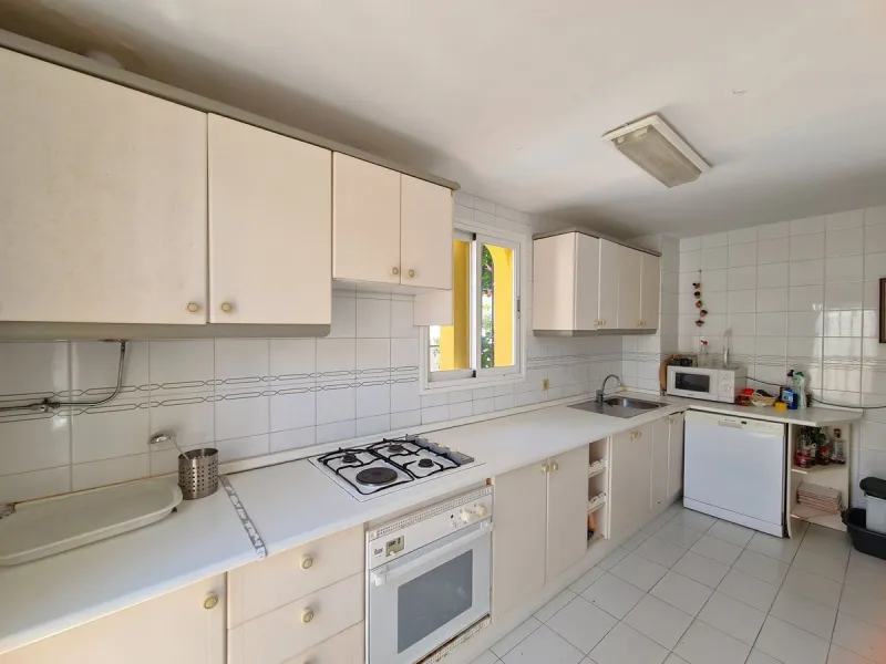 MAGNIFICENT 3-BEDROOM SEMI-DETACHED HOUSE WITH LARGE GARDEN 30 METERS FROM THE BEACH