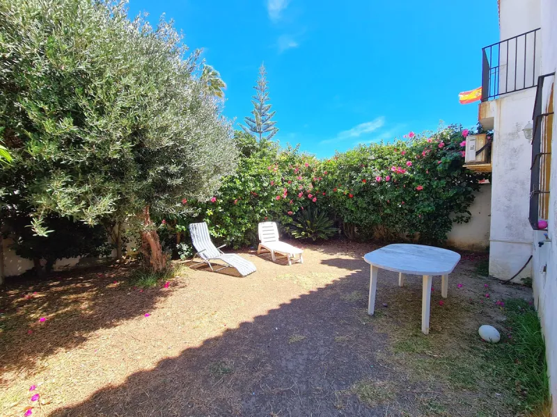 MAGNIFICENT 3-BEDROOM SEMI-DETACHED HOUSE WITH LARGE GARDEN 30 METERS FROM THE BEACH