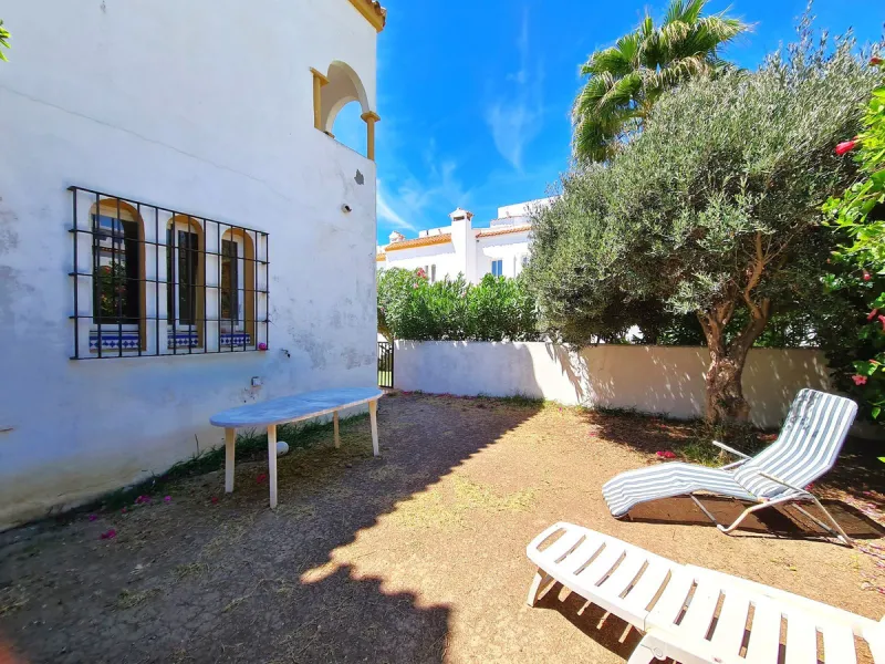 MAGNIFICENT 3-BEDROOM SEMI-DETACHED HOUSE WITH LARGE GARDEN 30 METERS FROM THE BEACH