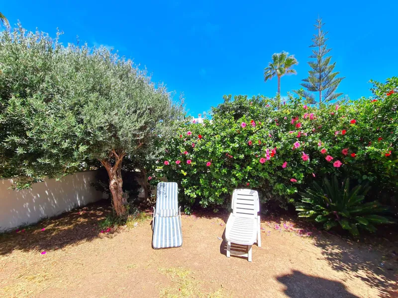 MAGNIFICENT 3-BEDROOM SEMI-DETACHED HOUSE WITH LARGE GARDEN 30 METERS FROM THE BEACH
