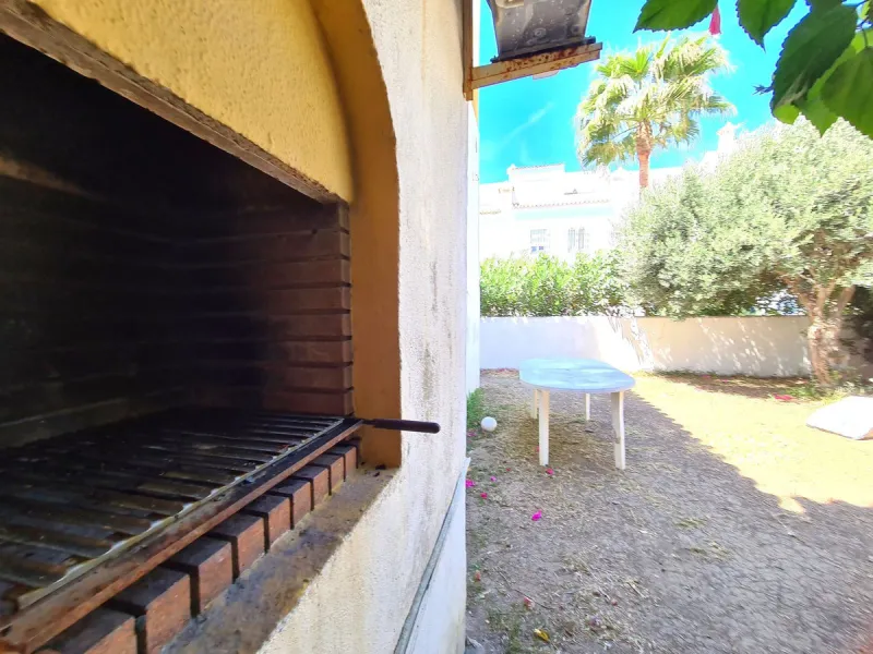 MAGNIFICENT 3-BEDROOM SEMI-DETACHED HOUSE WITH LARGE GARDEN 30 METERS FROM THE BEACH
