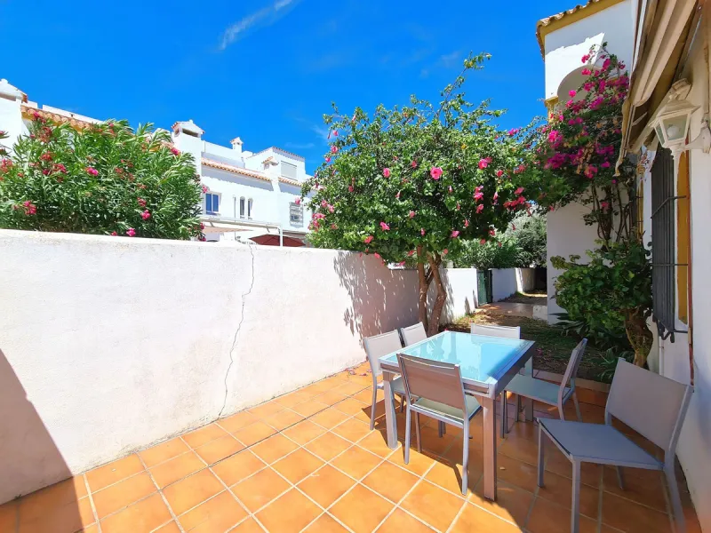 MAGNIFICENT 3-BEDROOM SEMI-DETACHED HOUSE WITH LARGE GARDEN 30 METERS FROM THE BEACH