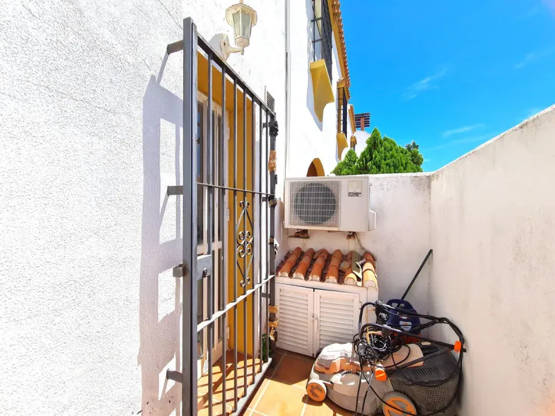 MAGNIFICENT 3-BEDROOM SEMI-DETACHED HOUSE WITH LARGE GARDEN 30 METERS FROM THE BEACH